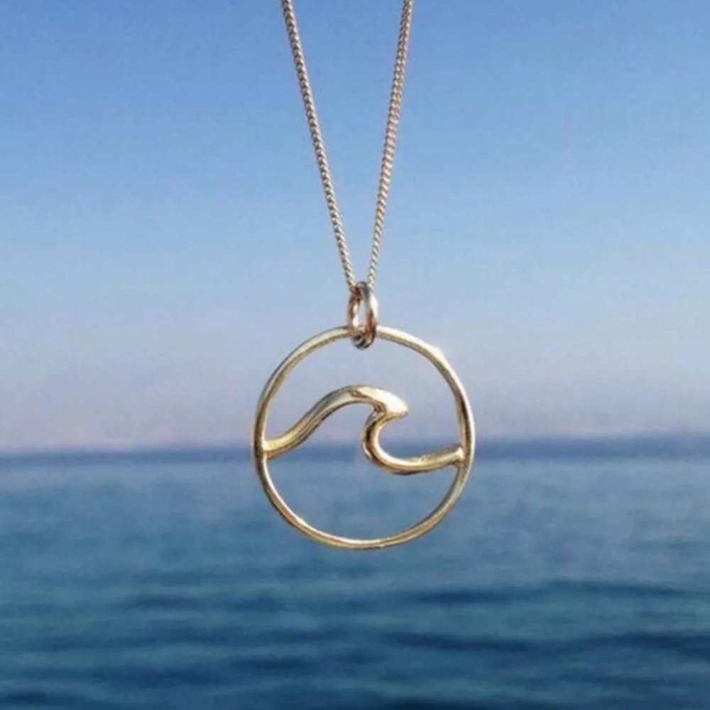 Ocean Wave Necklace. New.